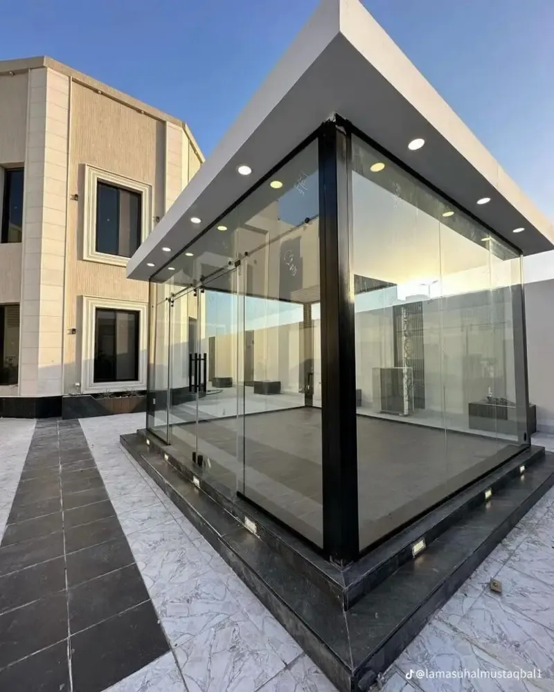 مقاول بناء مجالس زجاجية أنيقة وبسيطة بأقل تكلفة بالرياض