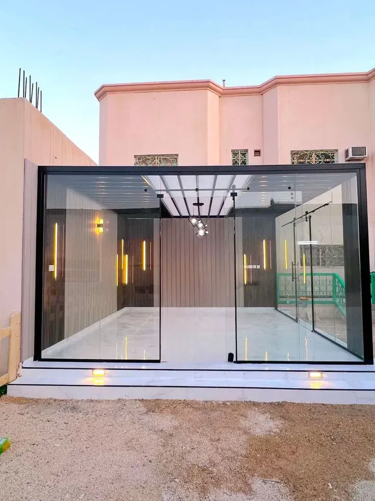 بناء مجلس خارجي زجاجي بالرياض مودرن بالحوش