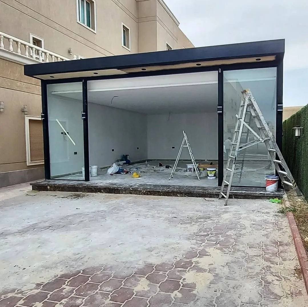 بناء مجلس خارجي زجاجي بالرياض مودرن بالحوش