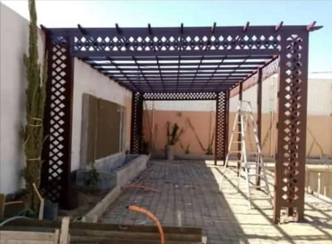 حداد مظلات مداخل فلل في الرياض وشماله: تصاميم مودرن 