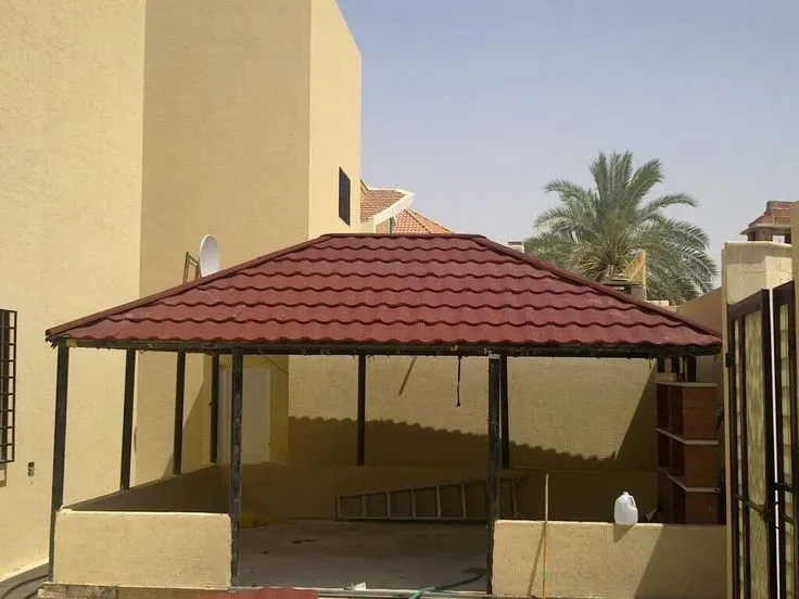 أفضل أنواع القرميد في الرياض | مقارنة القرميد المعدني والفخاري + الأسعار