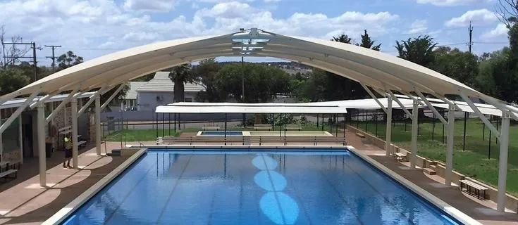 تركيب مظلات مسابح للفلل في الرياض | تصميم خاص + جودة عالية + تنفيذ سريع