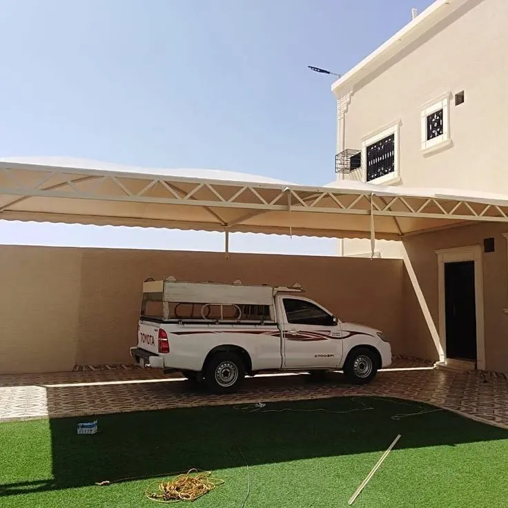 تركيب مظلات سيارات متحركة للفلل في الرياض | تصميم فاخر + حماية كاملة + تنفيذ سريع