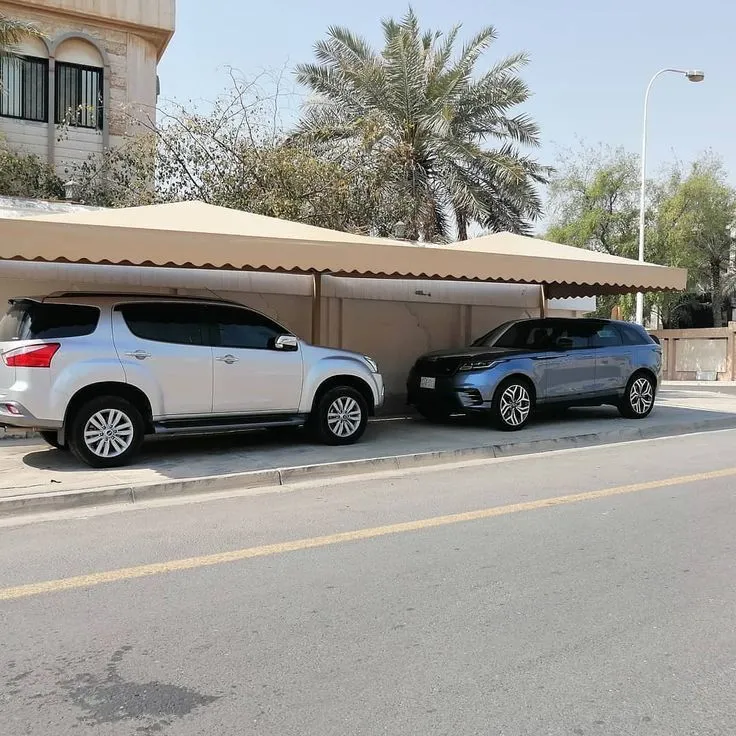 تركيب مظلات سيارات متحركة للفلل في الرياض | تصميم فاخر + حماية كاملة + تنفيذ سريع